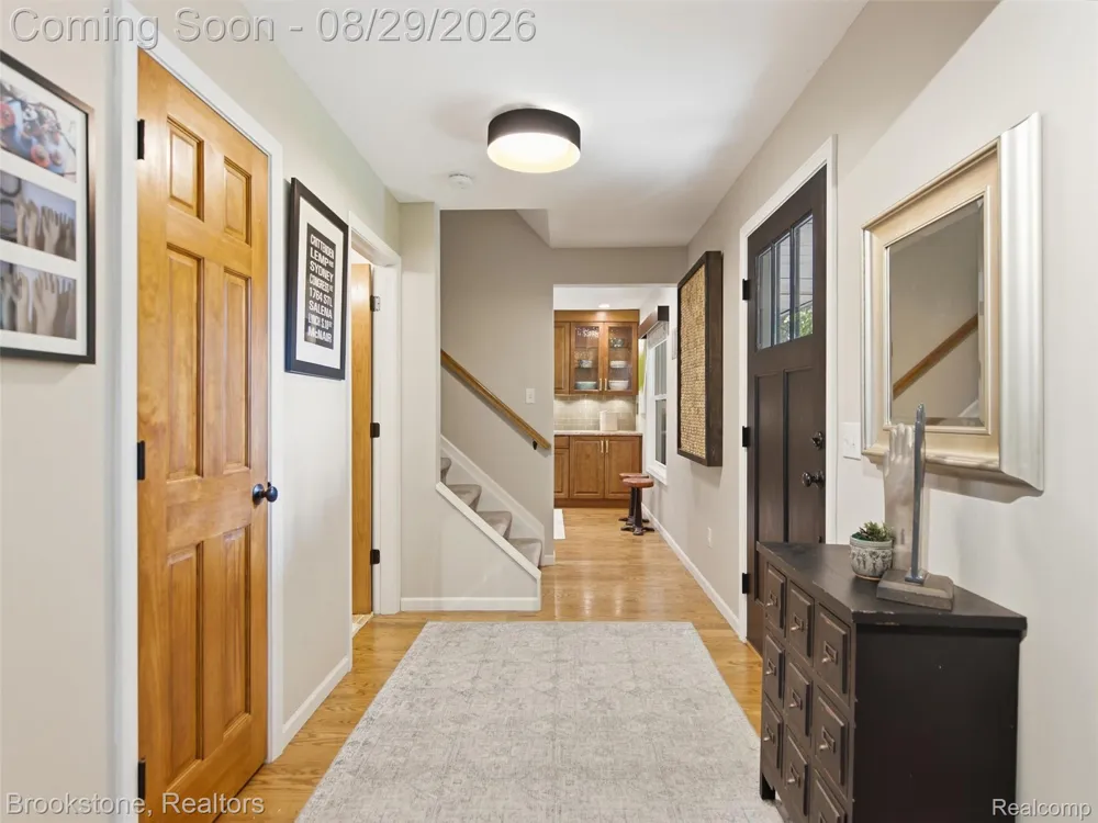5420 Hillsboro Road Springfield Charter Township, MI 48350