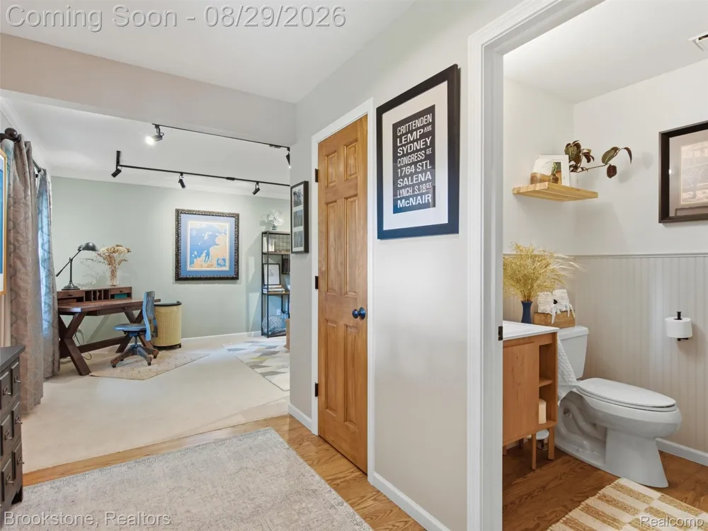5420 Hillsboro Road Springfield Charter Township, MI 48350