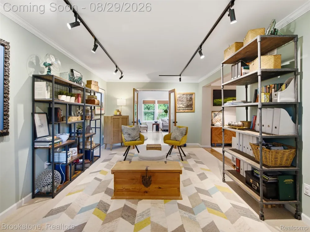 5420 Hillsboro Road Springfield Charter Township, MI 48350