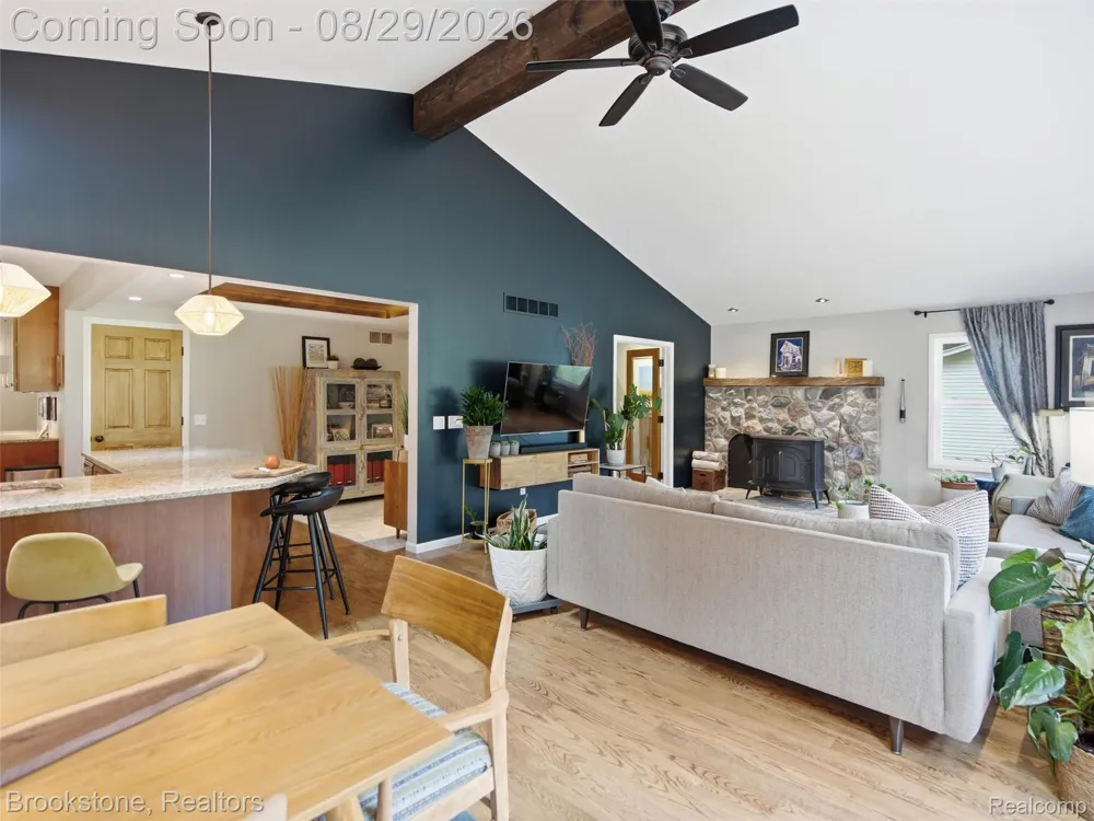 5420 Hillsboro Road Springfield Charter Township, MI 48350