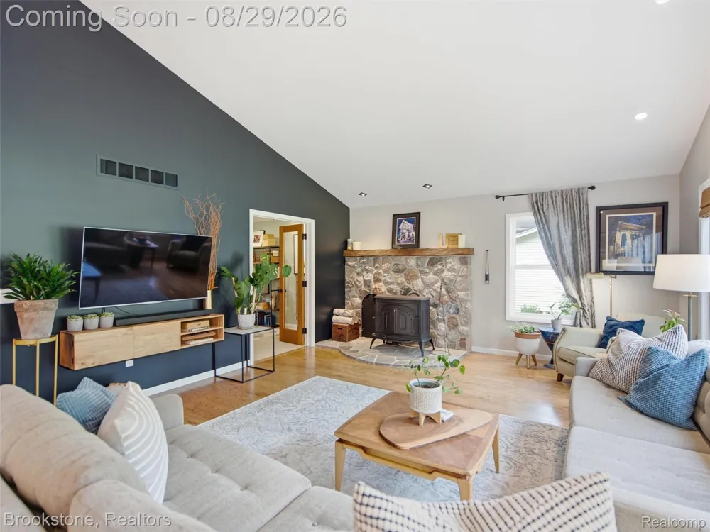 5420 Hillsboro Road Springfield Charter Township, MI 48350