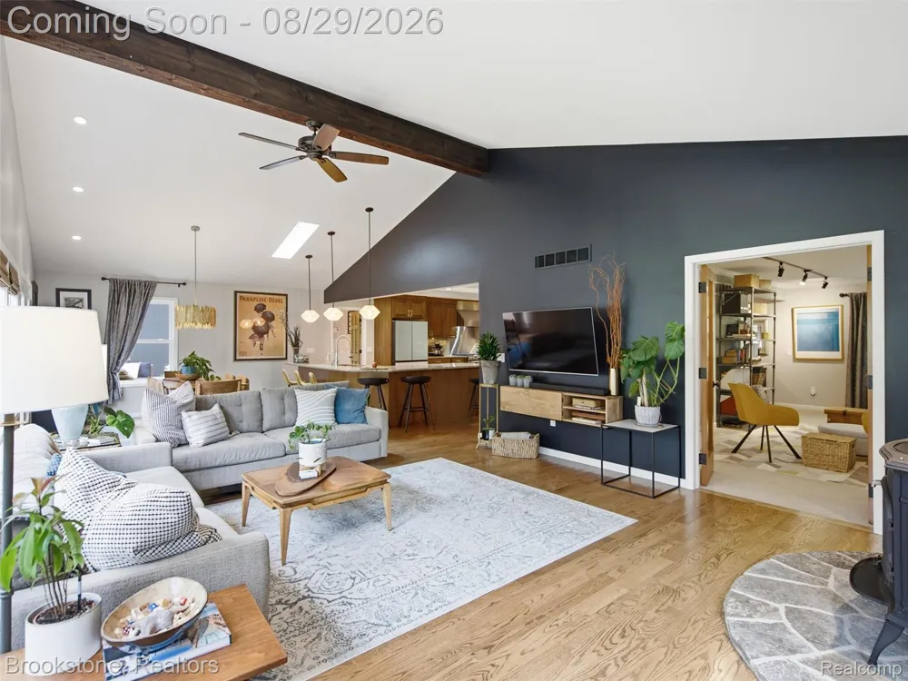 5420 Hillsboro Road Springfield Charter Township, MI 48350