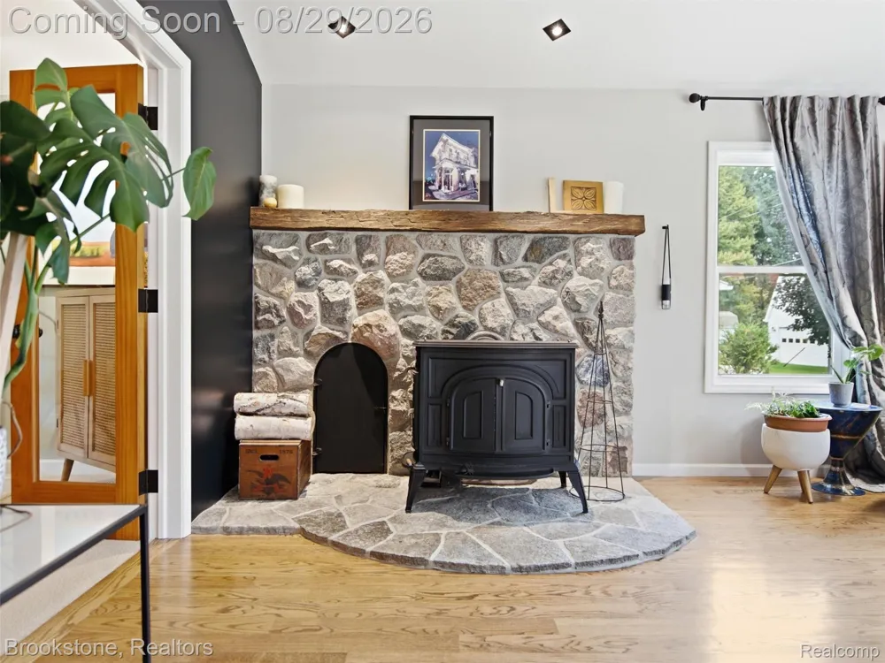 5420 Hillsboro Road Springfield Charter Township, MI 48350