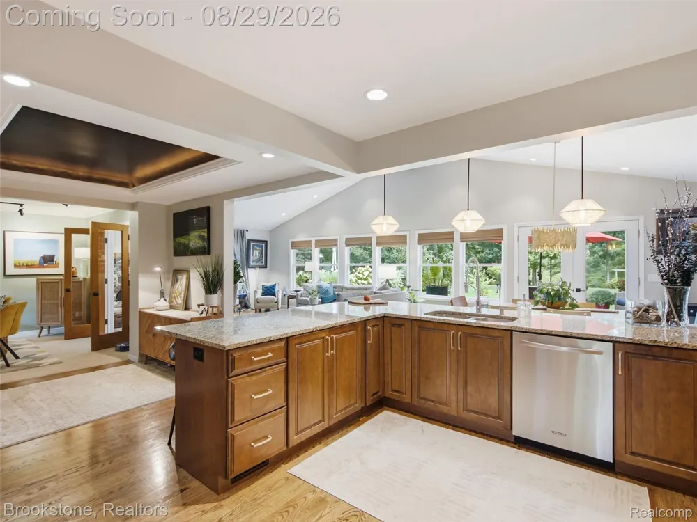 5420 Hillsboro Road Springfield Charter Township, MI 48350