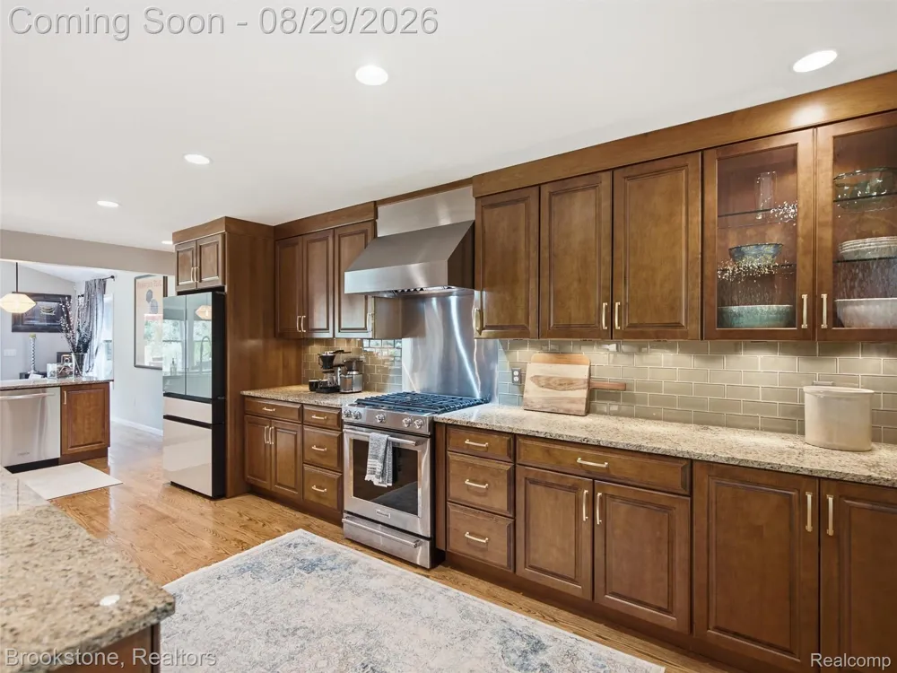 5420 Hillsboro Road Springfield Charter Township, MI 48350
