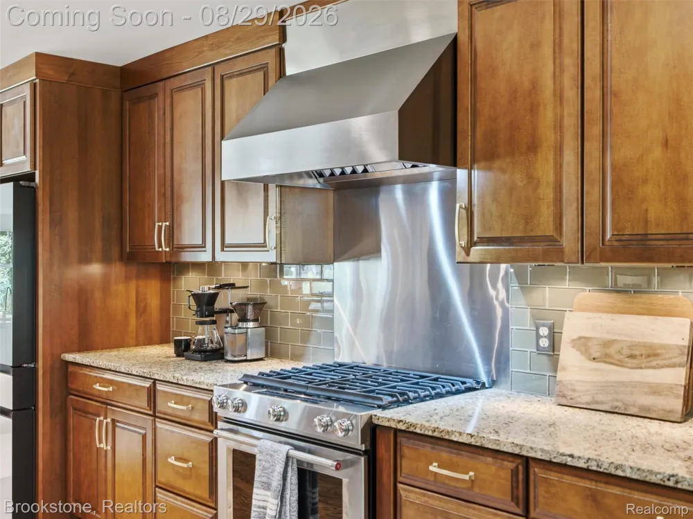 5420 Hillsboro Road Springfield Charter Township, MI 48350
