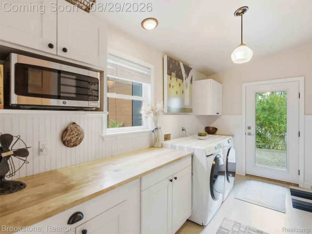 5420 Hillsboro Road Springfield Charter Township, MI 48350