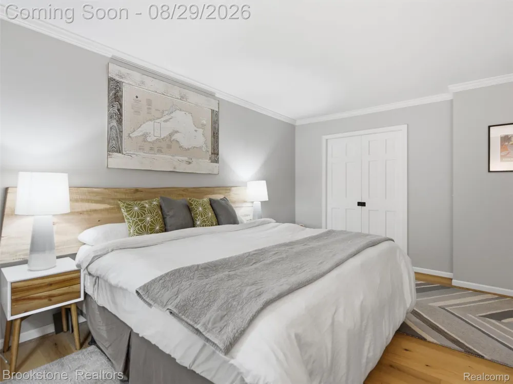 5420 Hillsboro Road Springfield Charter Township, MI 48350