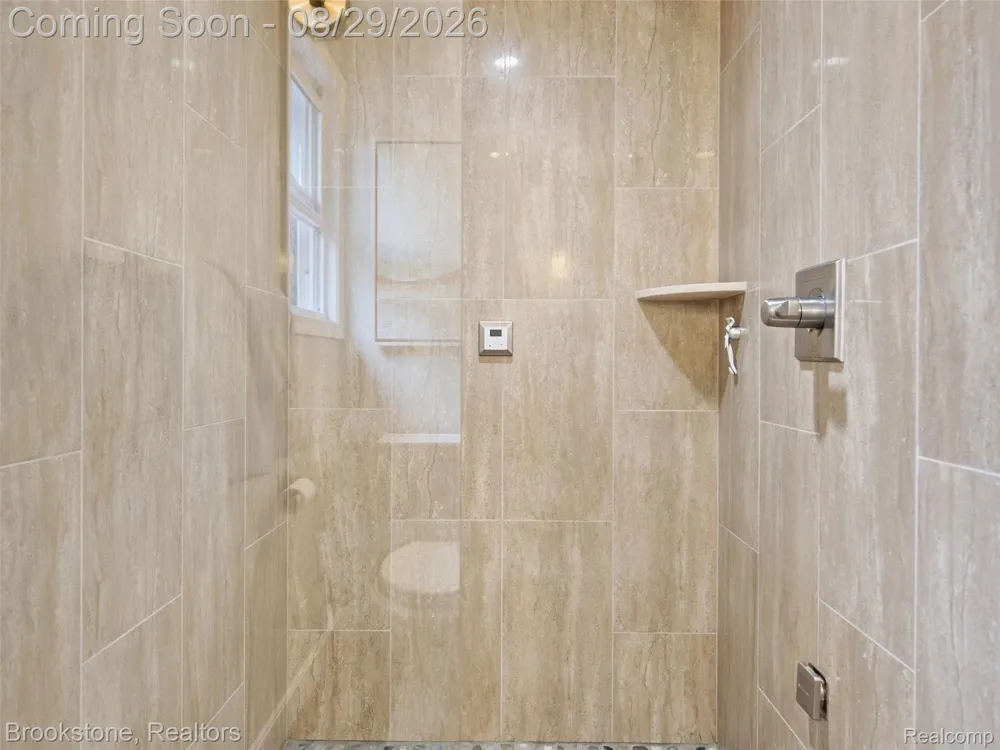 5420 Hillsboro Road Springfield Charter Township, MI 48350