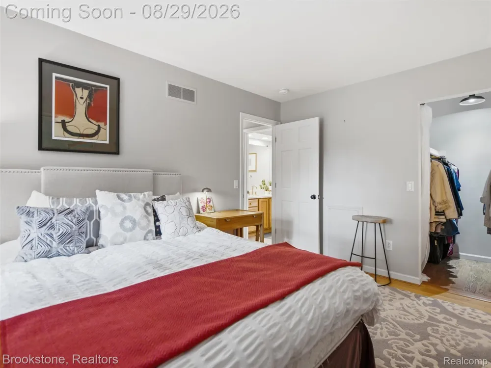 5420 Hillsboro Road Springfield Charter Township, MI 48350