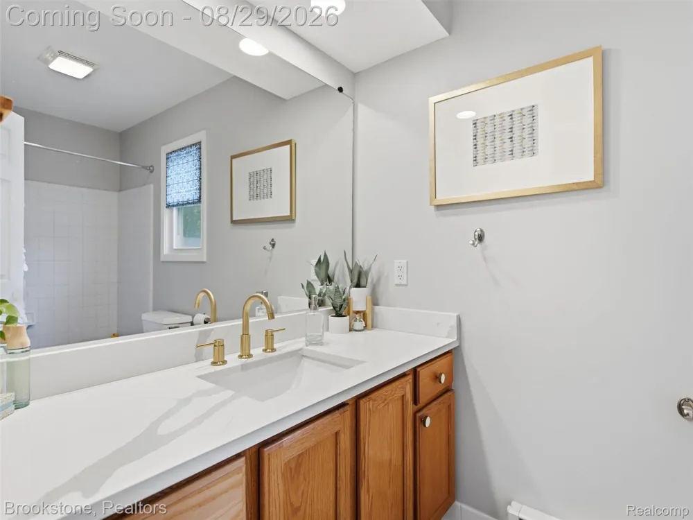 5420 Hillsboro Road Springfield Charter Township, MI 48350