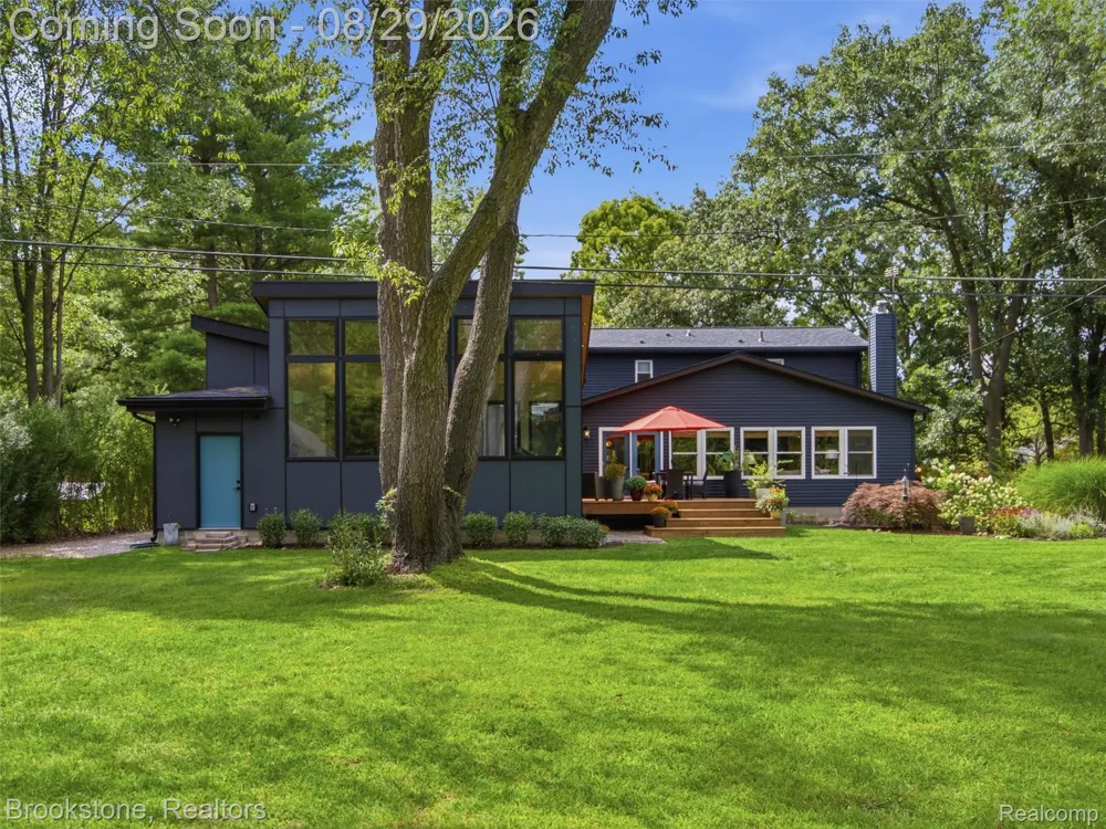 5420 Hillsboro Road Springfield Charter Township, MI 48350