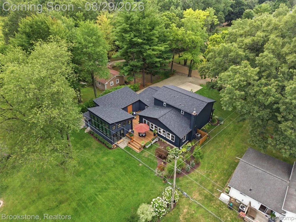 5420 Hillsboro Road Springfield Charter Township, MI 48350