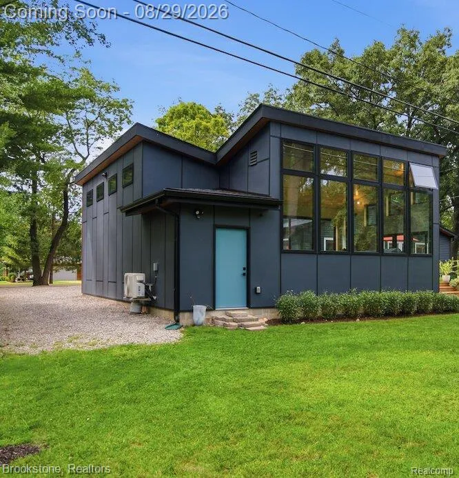 5420 Hillsboro Road Springfield Charter Township, MI 48350