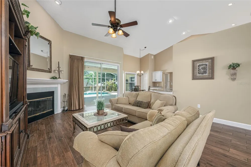 1045 ABBOTSFORD COURT Oviedo, FL 32765