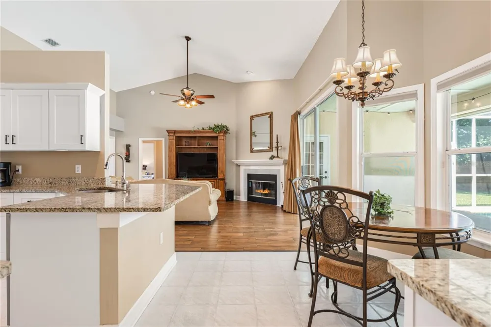 1045 ABBOTSFORD COURT Oviedo, FL 32765
