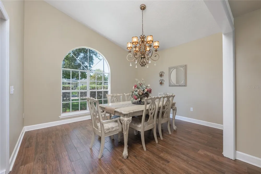 1045 ABBOTSFORD COURT Oviedo, FL 32765