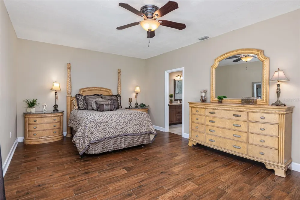 1045 ABBOTSFORD COURT Oviedo, FL 32765
