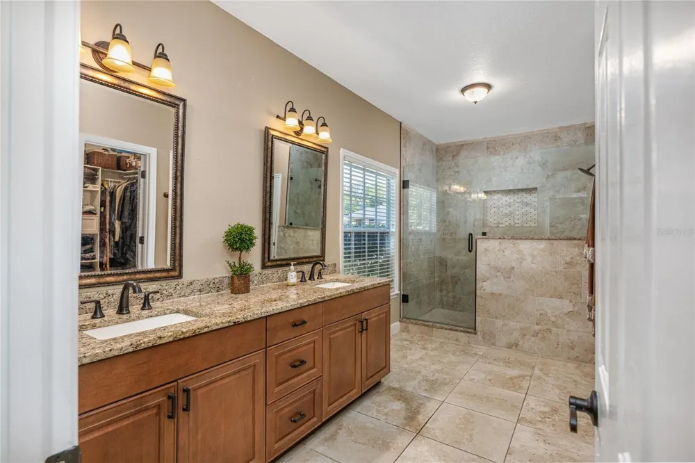 1045 ABBOTSFORD COURT Oviedo, FL 32765