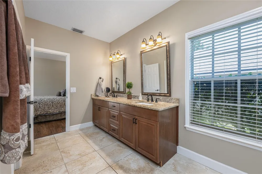 1045 ABBOTSFORD COURT Oviedo, FL 32765