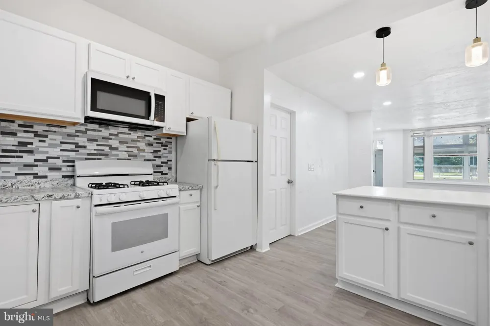 4023 9TH STREET Philadelphia, PA 19140
