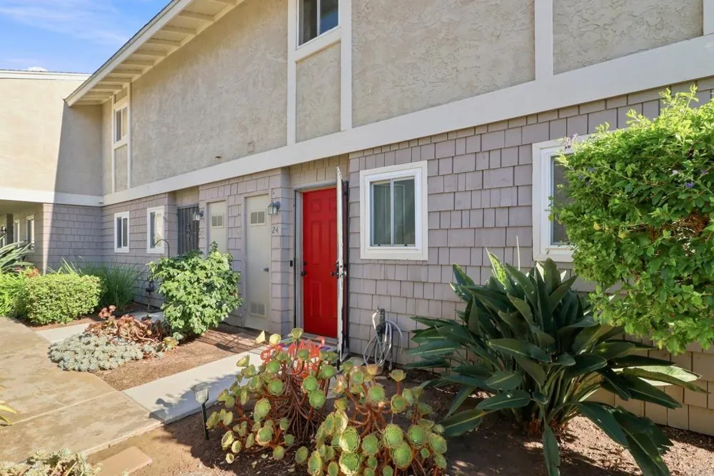 2112 E Vista Way #24 Vista, CA 92084