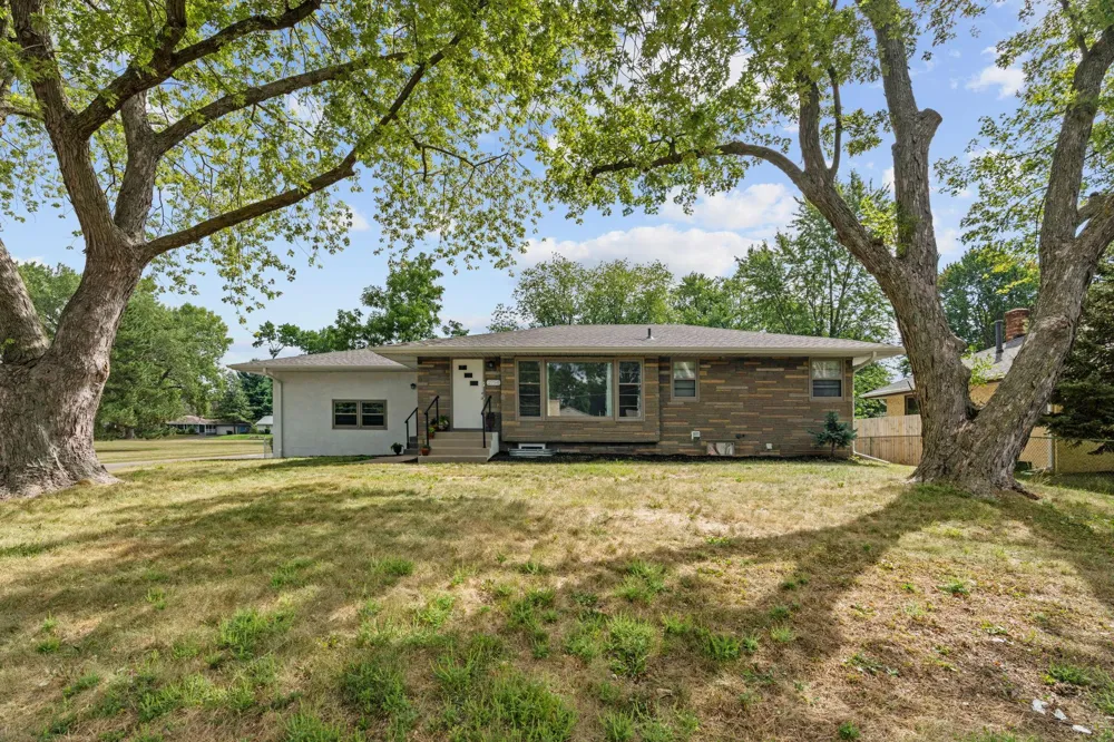 2754 Hamline Avenue Roseville, MN 55113