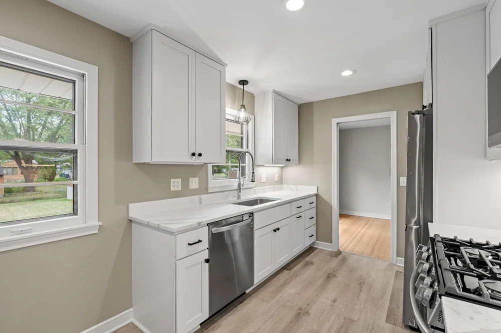 2754 Hamline Avenue Roseville, MN 55113
