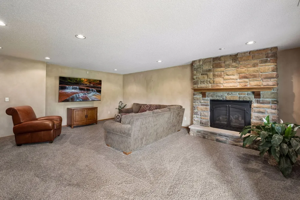 3963 Bailey Ridge Draw Woodbury, MN 55125