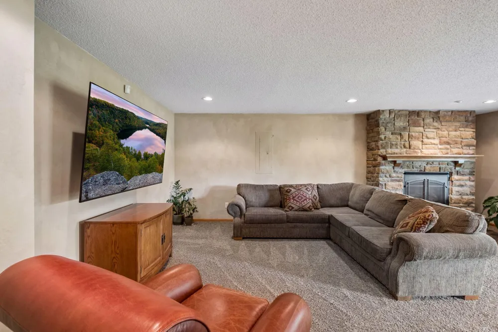 3963 Bailey Ridge Draw Woodbury, MN 55125