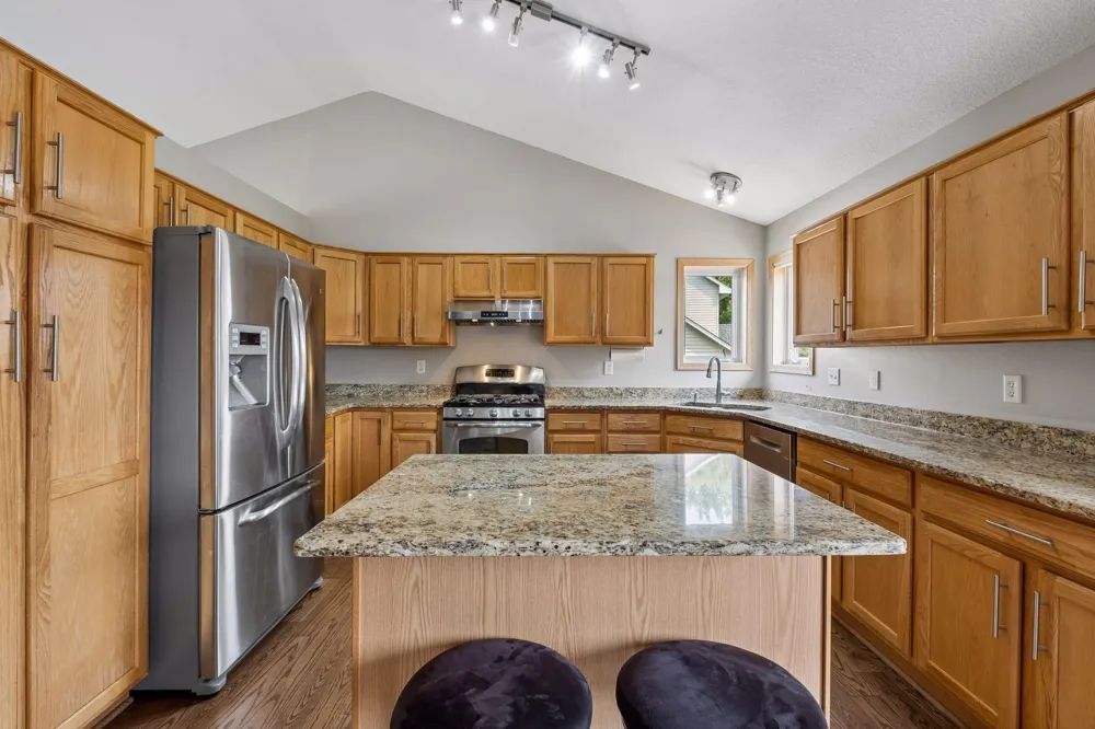 3963 Bailey Ridge Draw Woodbury, MN 55125