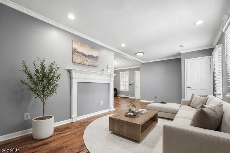 6 Woodlawn Ter Randolph, NJ 07869