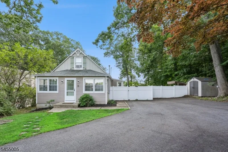 6 Woodlawn Ter Randolph, NJ 07869