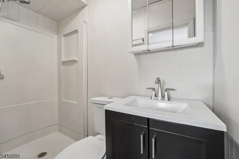 6 Woodlawn Ter Randolph, NJ 07869