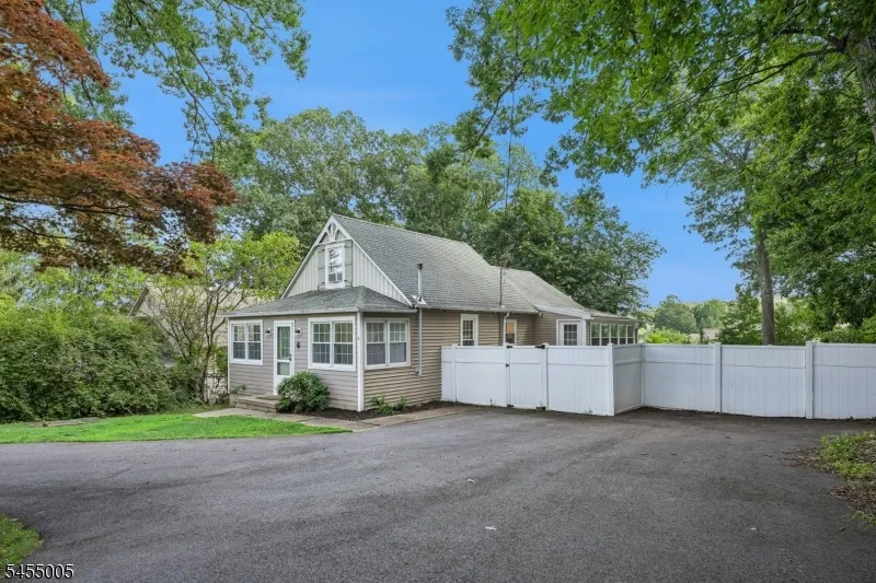6 Woodlawn Ter Randolph, NJ 07869