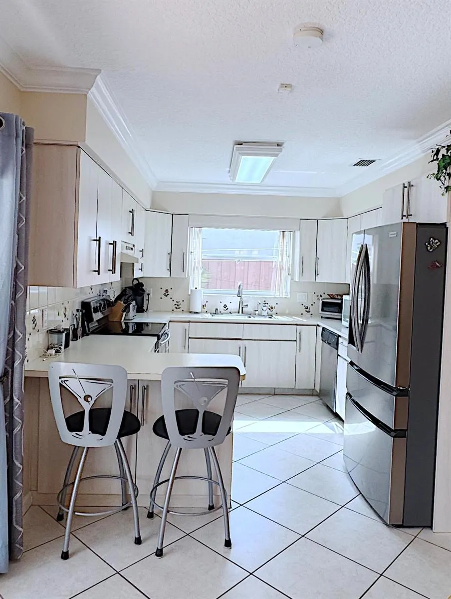 310 SE 4TH TERRACE Dania Beach, FL 33004