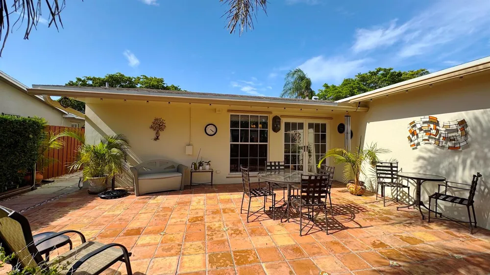 310 SE 4TH TERRACE Dania Beach, FL 33004