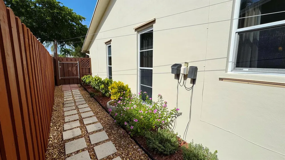 310 SE 4TH TERRACE Dania Beach, FL 33004