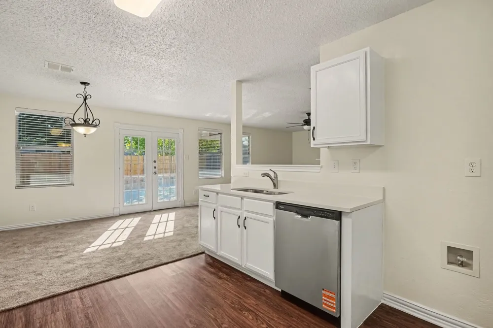 1404 Sunflower Court Burleson, TX 76028