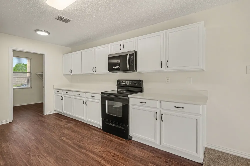 1404 Sunflower Court Burleson, TX 76028
