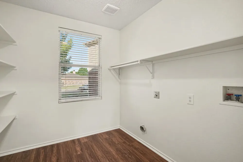 1404 Sunflower Court Burleson, TX 76028