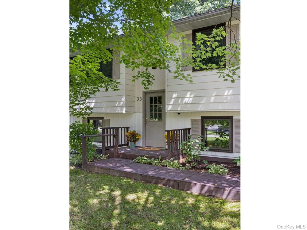 33 Alan Street Stone Ridge, NY 12484