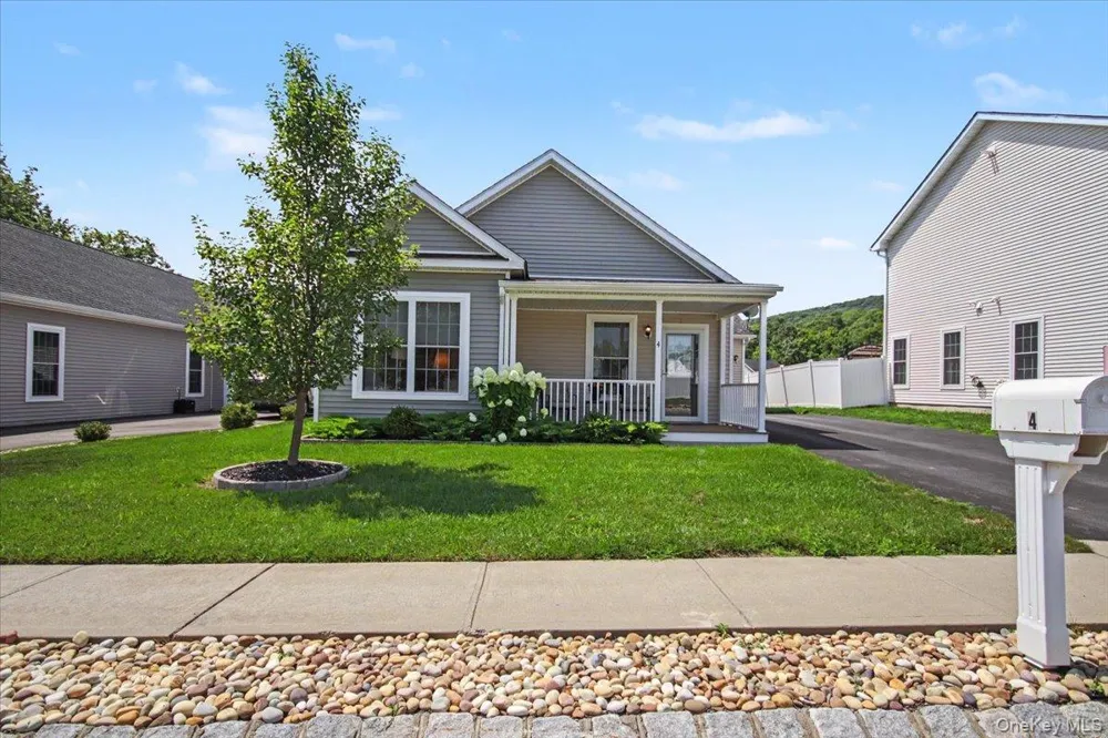 4 Alex Court Highland, NY 12528