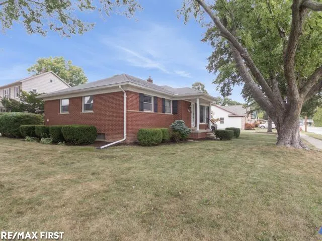 32215 Solon Street Roseville City, MI 48066