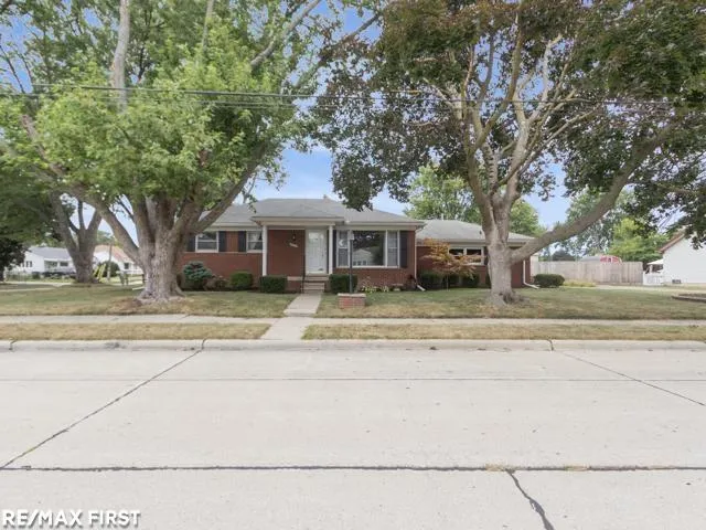 32215 Solon Street Roseville City, MI 48066