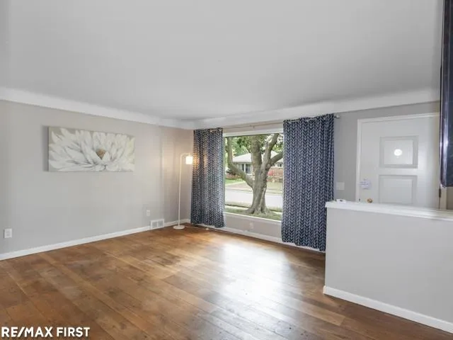 32215 Solon Street Roseville City, MI 48066