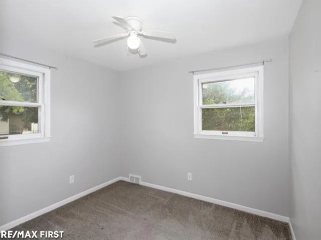 32215 Solon Street Roseville City, MI 48066