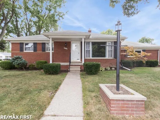 32215 Solon Street Roseville City, MI 48066