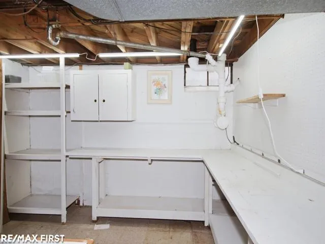 32215 Solon Street Roseville City, MI 48066