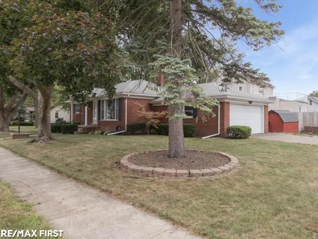 32215 Solon Street Roseville City, MI 48066